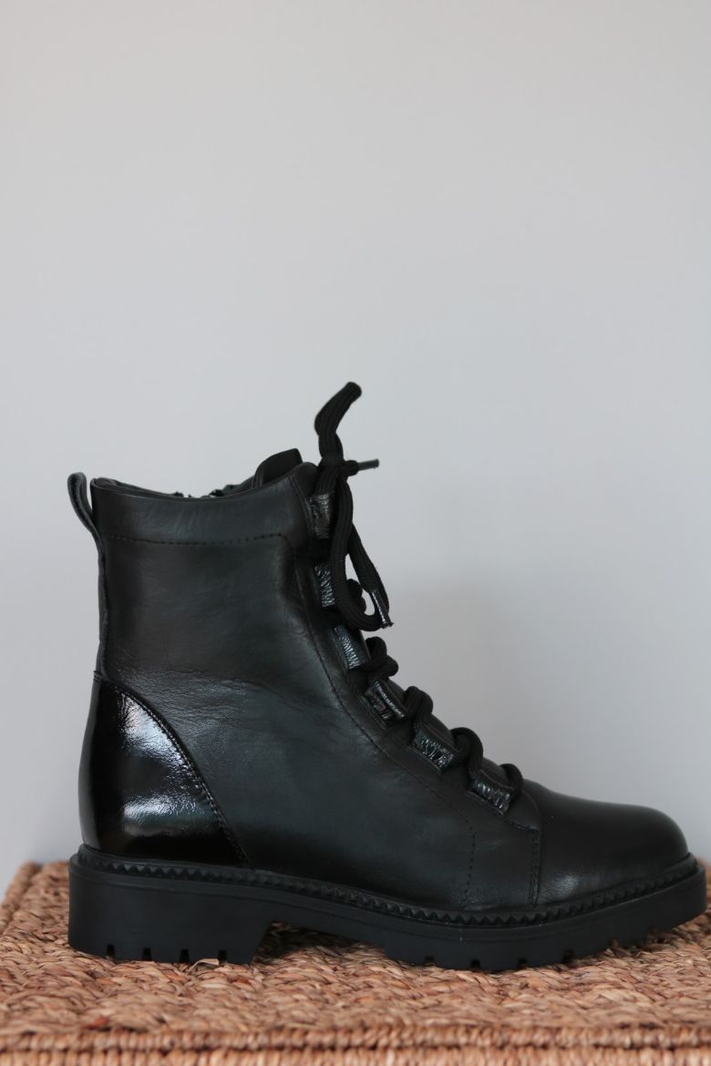 bagcikli-fermuarli-kaydirmaz-taban-hakiki-deri-bilek-boy-bot-SİYAH-22-1540-0006139_0