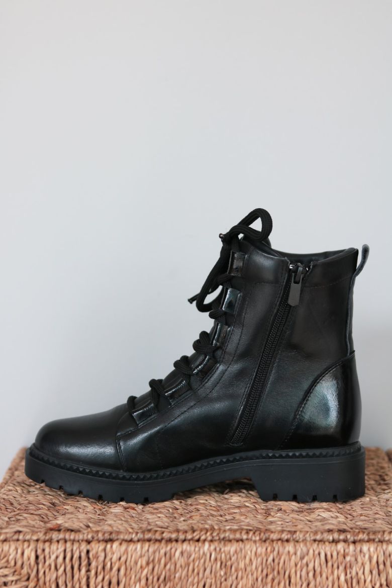 bagcikli-fermuarli-kaydirmaz-taban-hakiki-deri-bilek-boy-bot-SİYAH-22-1540-0006140_0