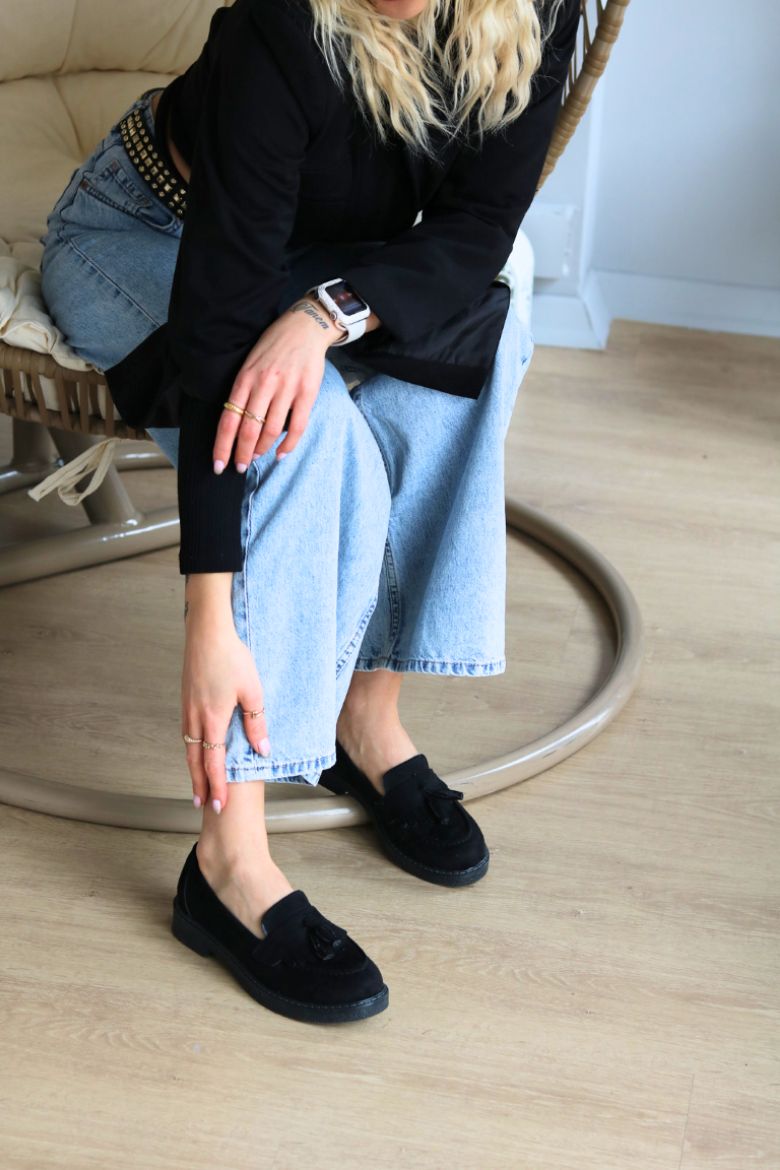 puskul-detayli-suet-kadin-loafer-SİYAH-01-103