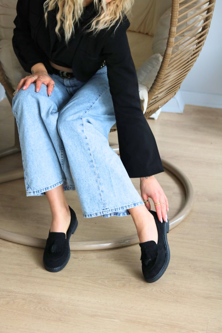 puskul-detayli-suet-kadin-loafer-SİYAH-01-103