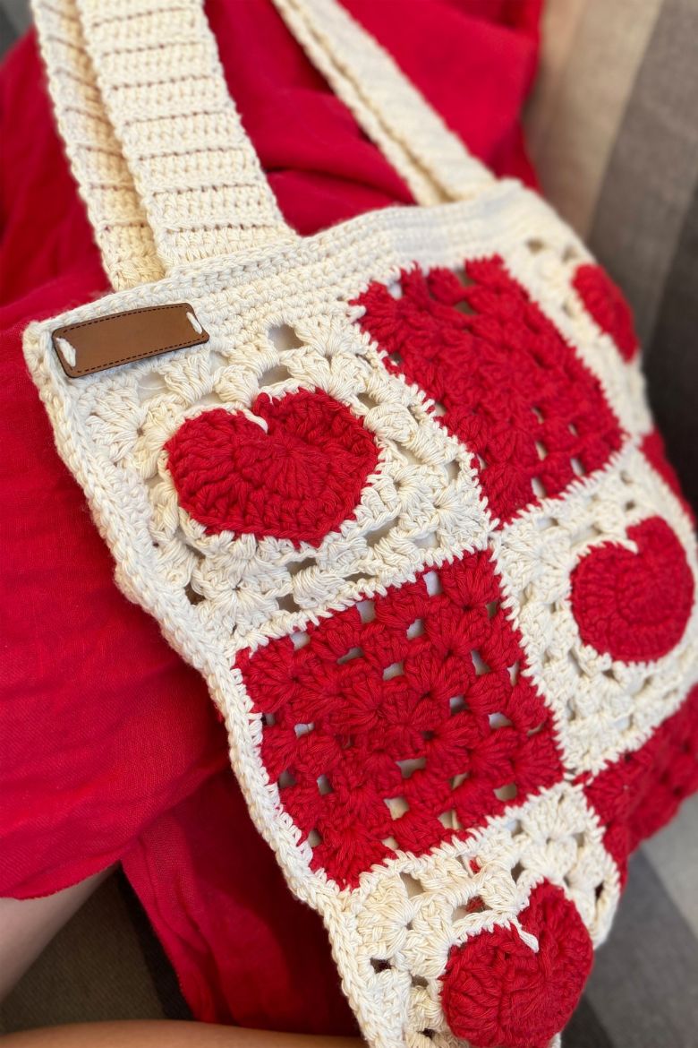 Kalp Detaylı Tasarım El Örgüsü Omuz Çanta  KIRMIZI resmi