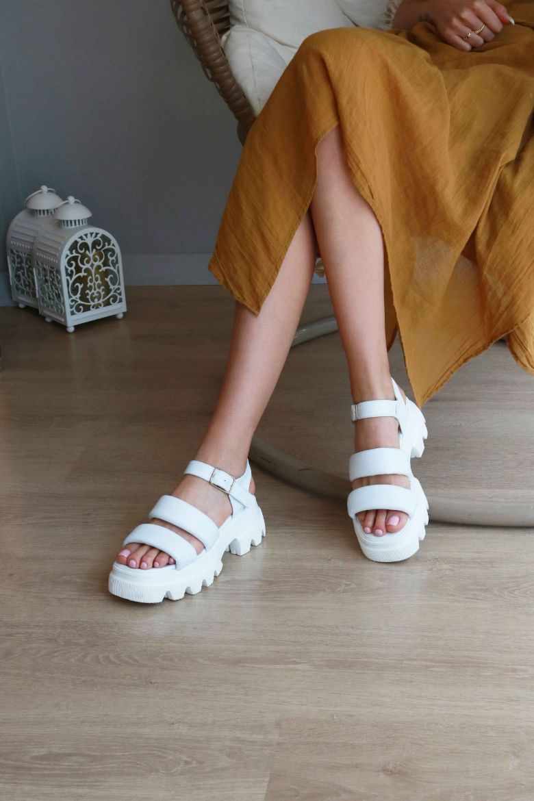 Kemer Detaylı Kalın Taban Hakiki Deri Çift Bantlı Sandalet  BEYAZ resmi