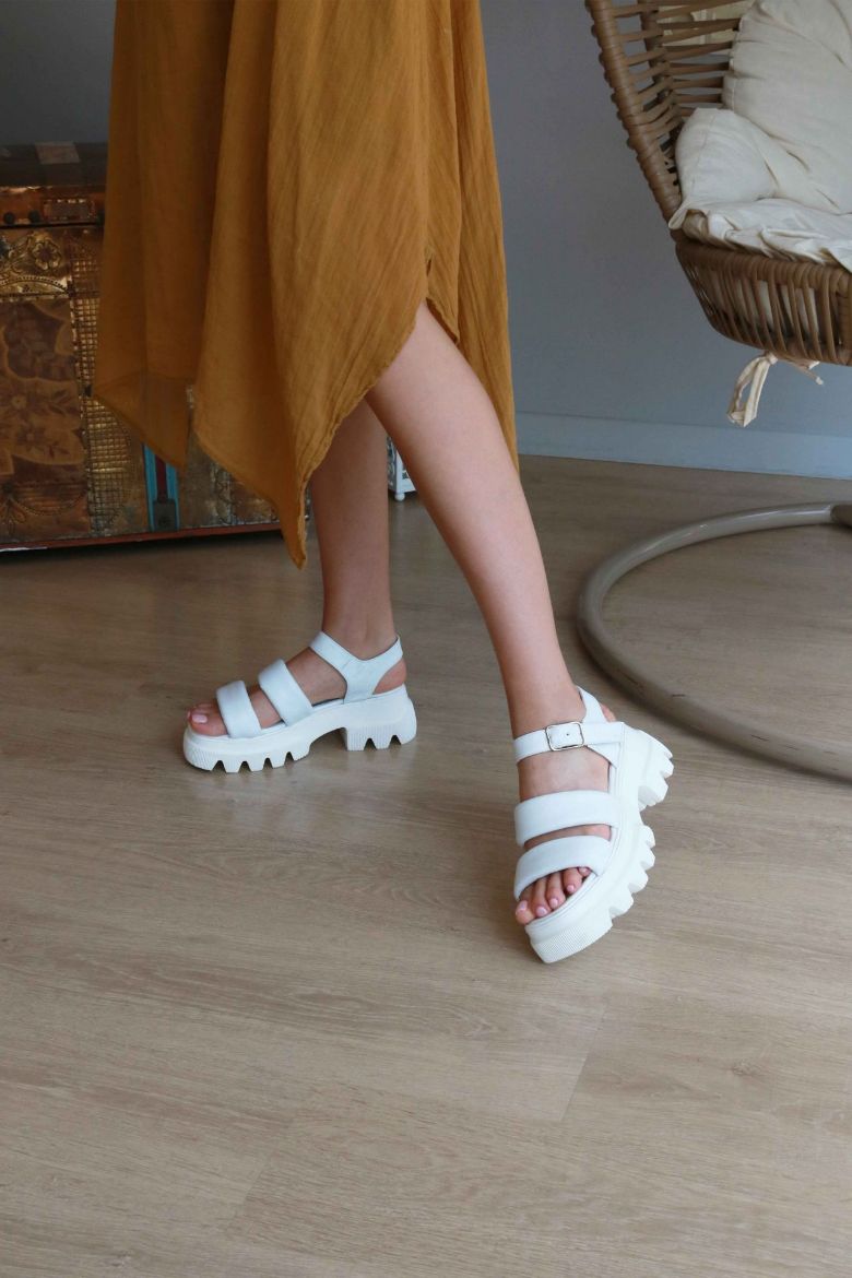 Kemer Detaylı Kalın Taban Hakiki Deri Çift Bantlı Sandalet  BEYAZ resmi