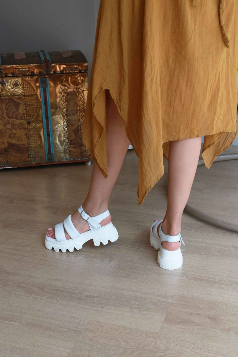 Kemer Detaylı Kalın Taban Hakiki Deri Çift Bantlı Sandalet  BEYAZ resmi