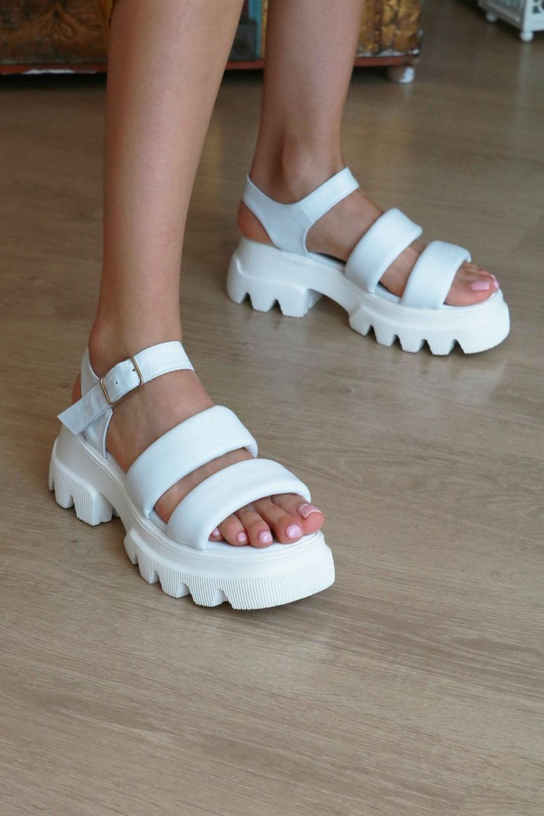 Kemer Detaylı Kalın Taban Hakiki Deri Çift Bantlı Sandalet  BEYAZ resmi
