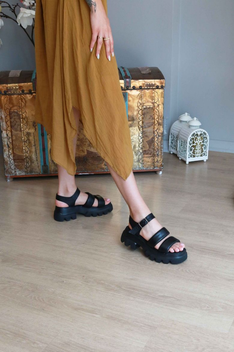 Kemer Detaylı Kalın Taban Hakiki Deri Çift Bantlı Sandalet  SİYAH resmi