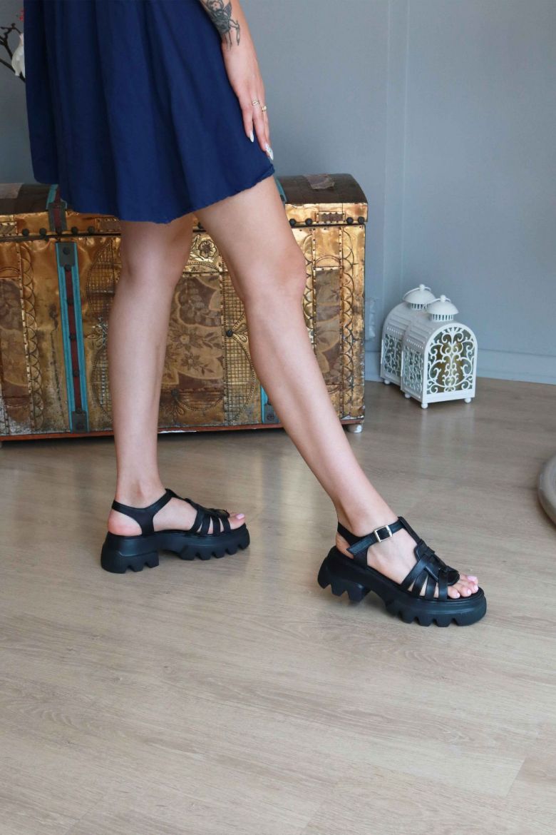 Kemer Detaylı Kalın Taban Hakiki Deri Kadın Sandalet  SİYAH resmi