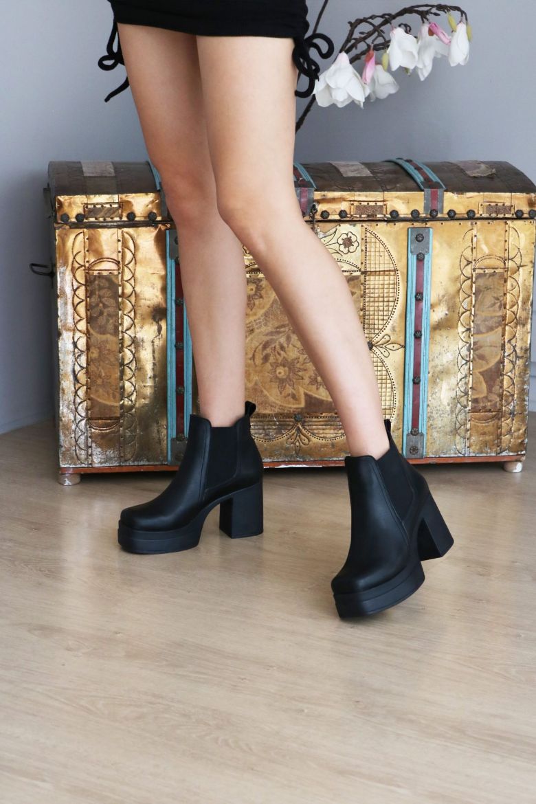 Lastik Detaylı Platform Kalın Topuklu Kadın Bot  SİYAH resmi