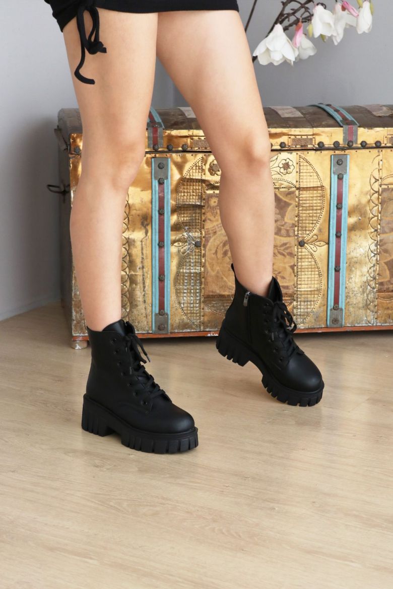 Bağcıklı Kalın Taban Kalın Topuklu Kadın Bot  SİYAH resmi