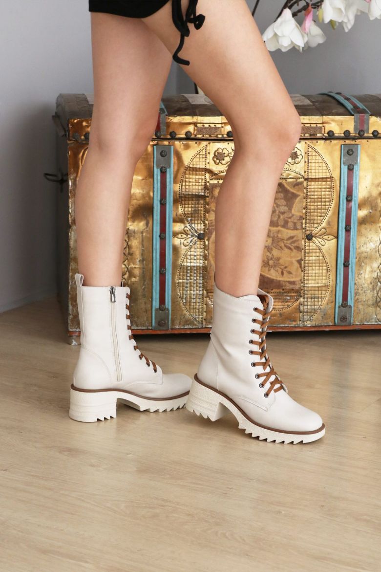 Bağcıklı Kaydırmaz Taban Kadın Bot  EKRU resmi