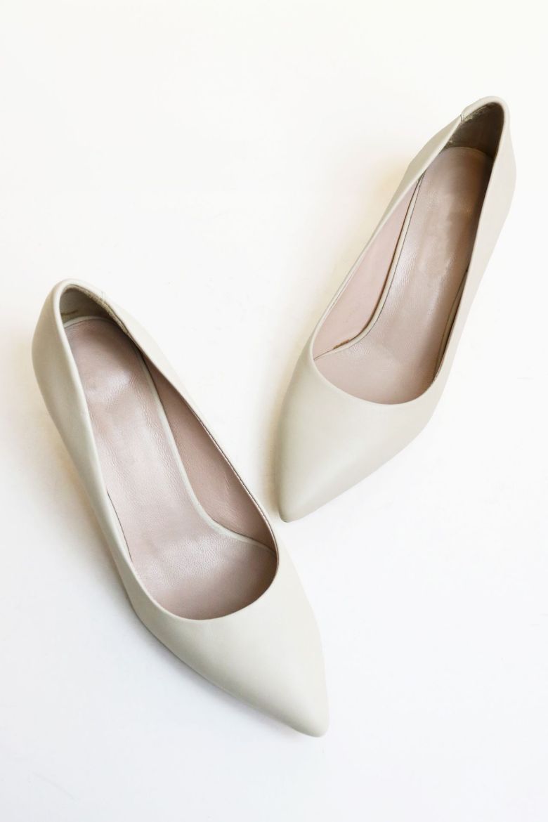 Hakiki Deri Sivri Burun Kısa Ince Topuklu Kadın Stiletto  TEN  resmi