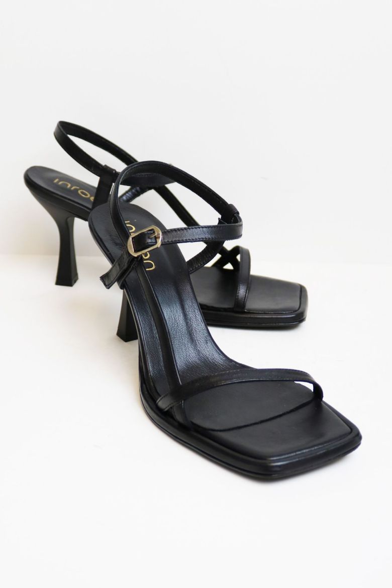 Kemer Detaylı Hakiki Deri Kadeh Topuk Topuklu Ayakkabı  SİYAH resmi