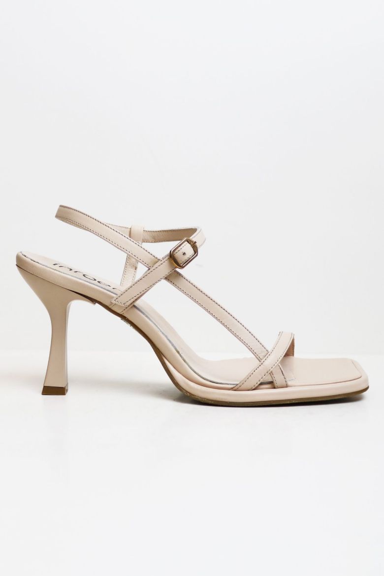 Kemer Detaylı Hakiki Deri Kadeh Topuk Topuklu Ayakkabı  TEN  resmi