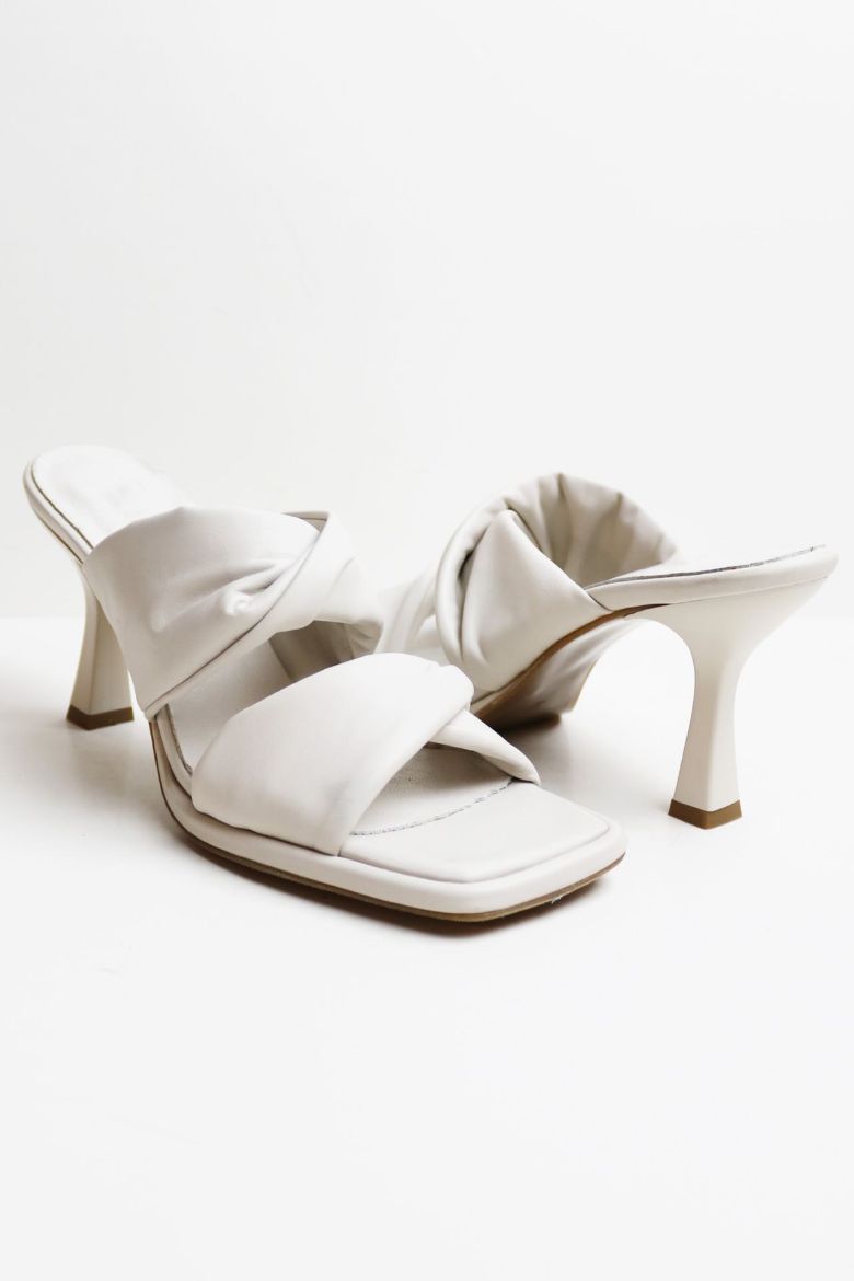 Bantlı Küt Burun Arkası Açık Kadeh Topuk Topuklu Ayakkabı  BEJ resmi