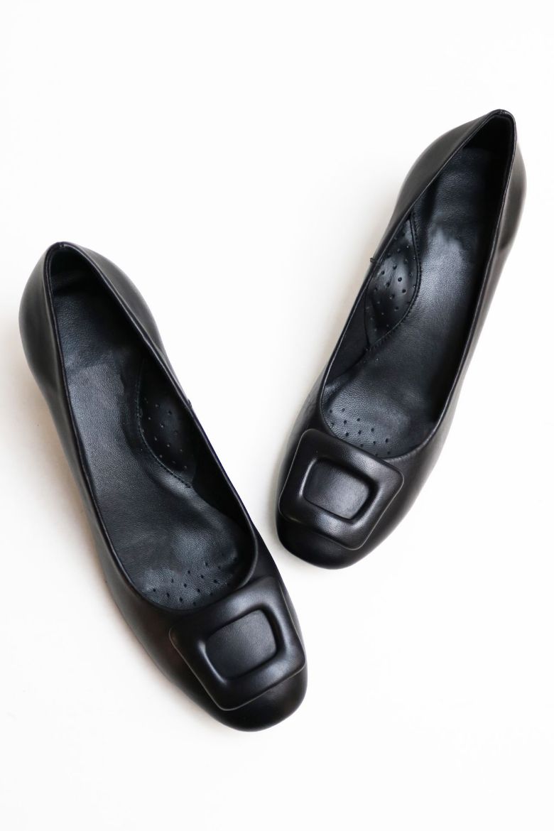 Hakiki Deri Toka Detaylı Küt Burun Topuklu  Ayakkabı  SİYAH resmi