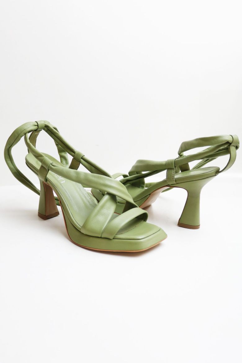 Ip Detaylı Küt Burun Hakiki Deri Çapraz Bantlı Kadeh Topuk Topuklu Ayakkabı  YEŞİL resmi