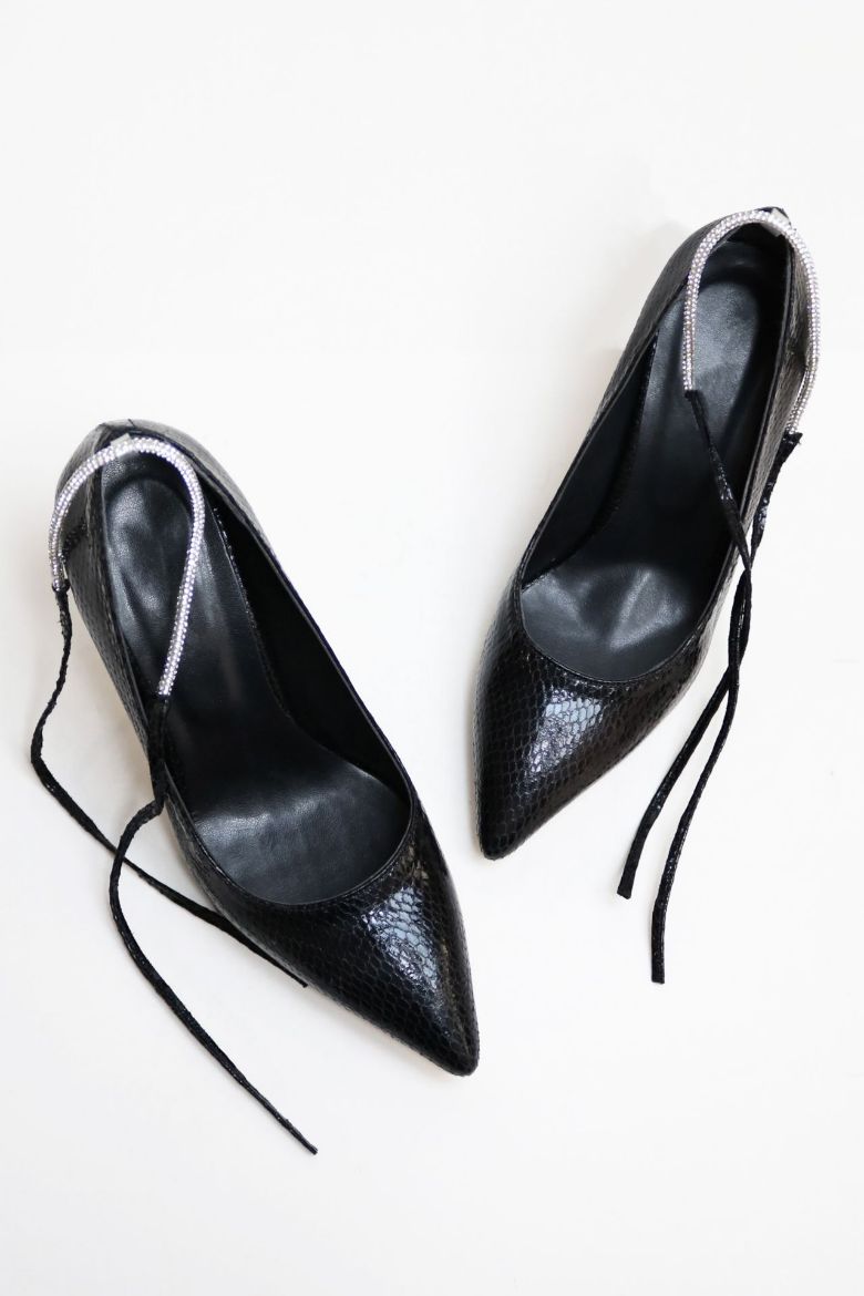 Bilekten Bağlı Sivri Burun Dokulu Taşlı Kadeh Topuk Stiletto  SİYAH resmi