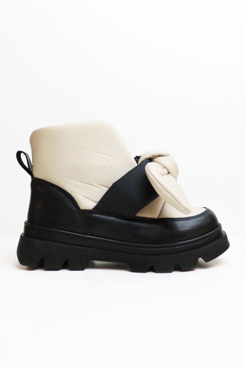 Fiyonk Detaylı Kalın Taban Kapitone Dalgıç Kumaş Kadın Bot  SİYAH TEN resmi