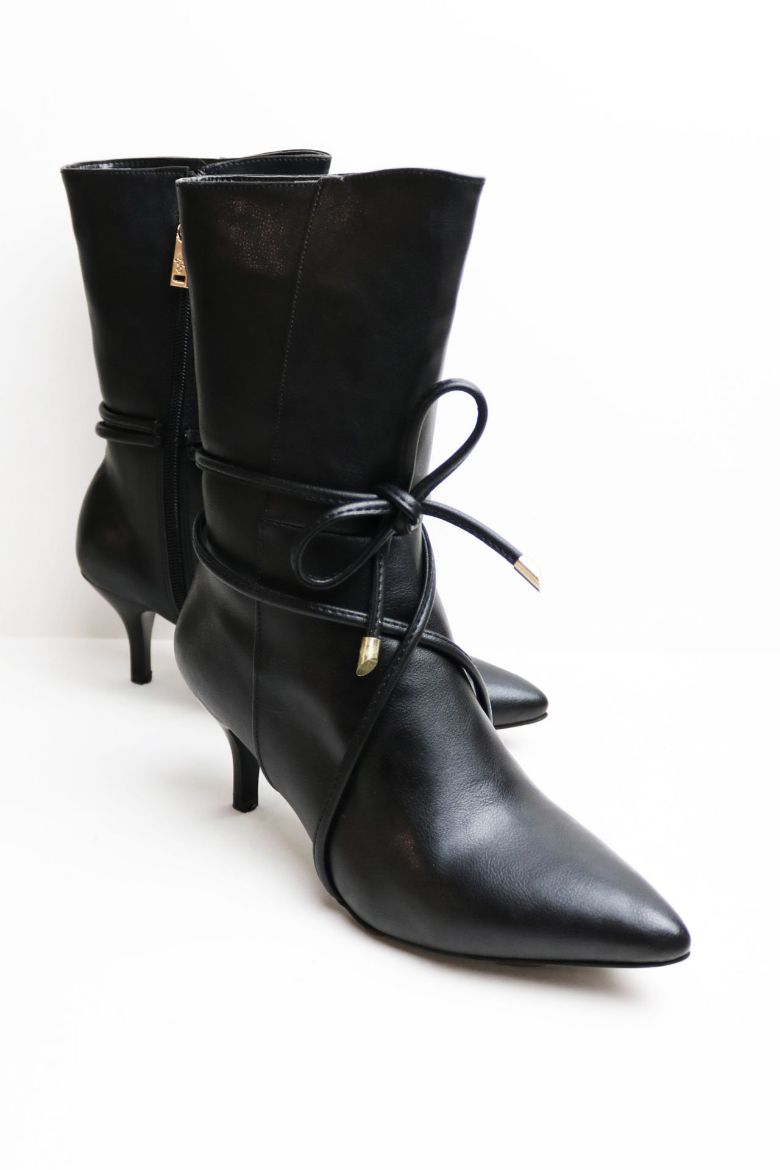 Ip Detaylı Sivri Burun Ince Topuklu Kadın Bot  SİYAH resmi