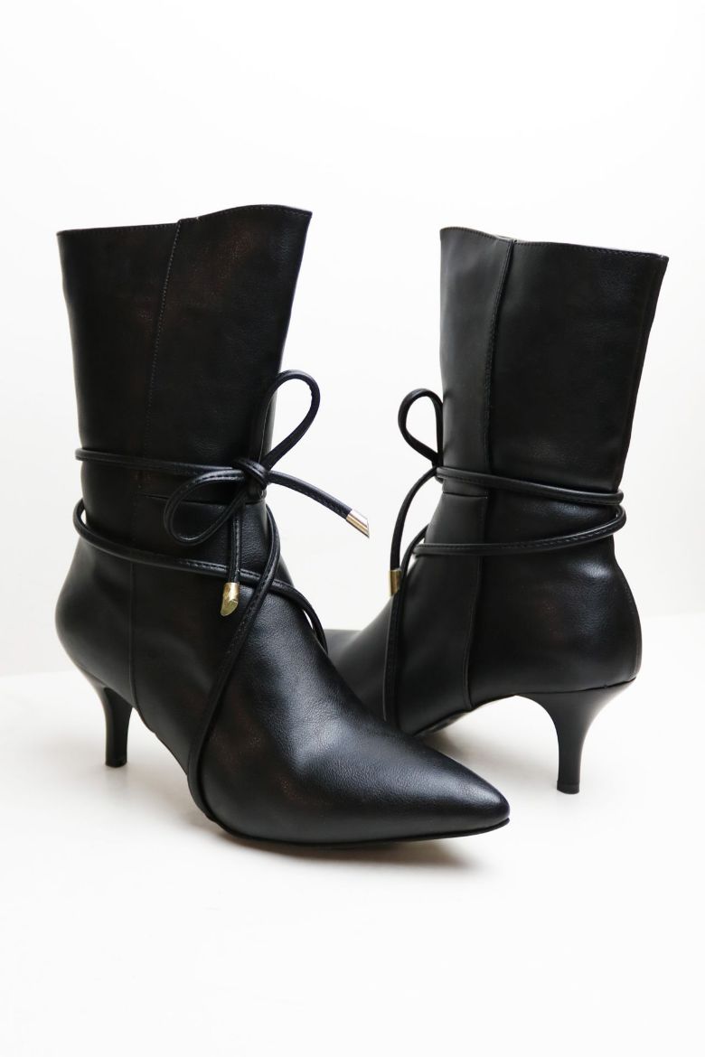 Ip Detaylı Sivri Burun Ince Topuklu Kadın Bot  SİYAH resmi