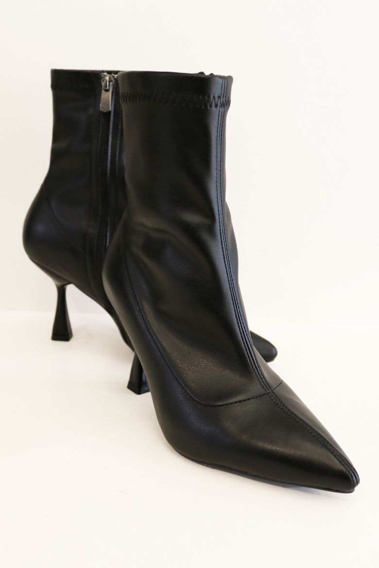 Sivri Burun Kadeh Topuk Cilt Kadın Bot  SİYAH resmi
