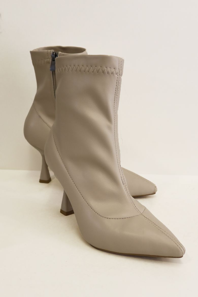 Sivri Burun Kadeh Topuk Cilt Kadın Bot  BEJ resmi